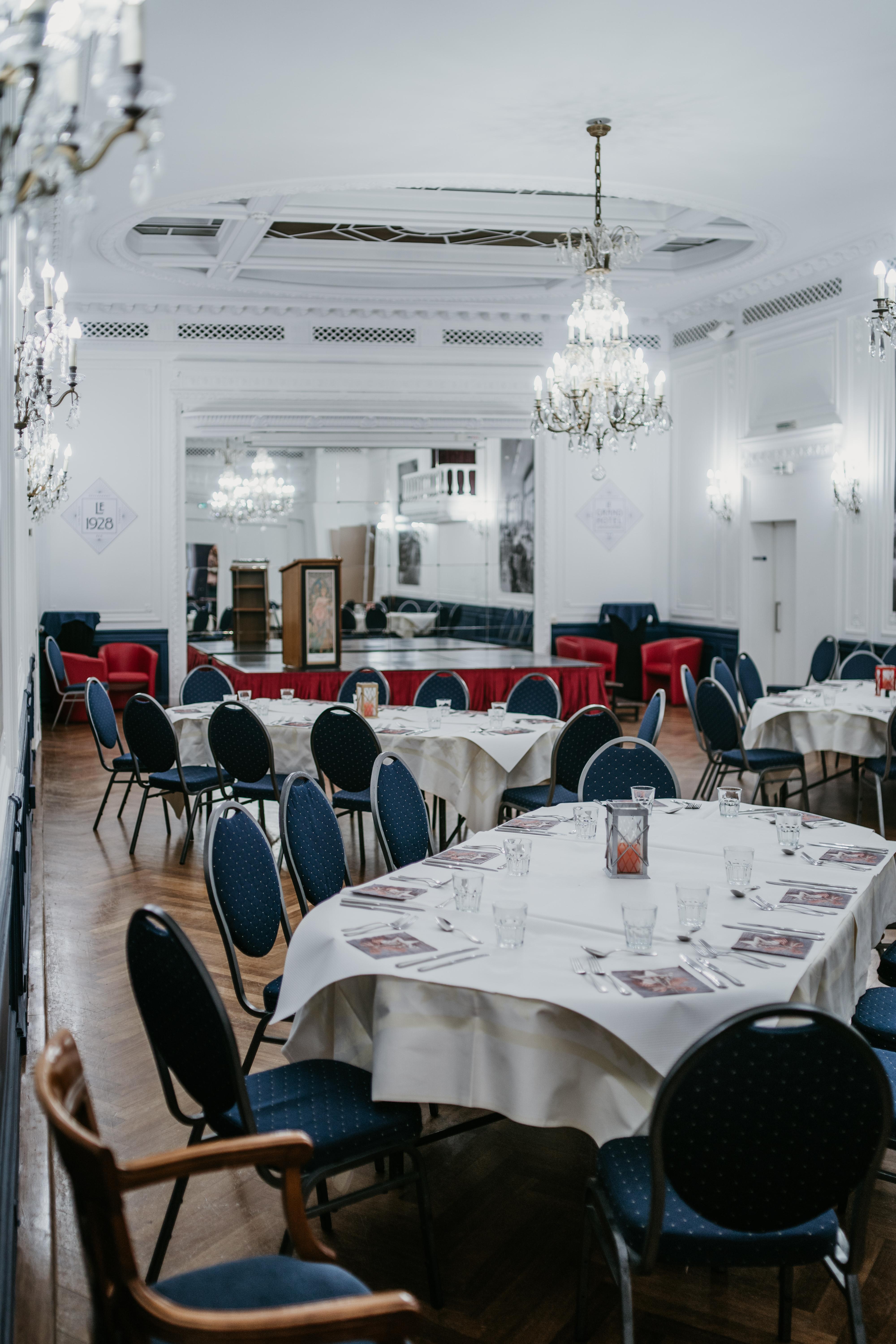 Le Grand Hotel Valenciennes Exterior photo