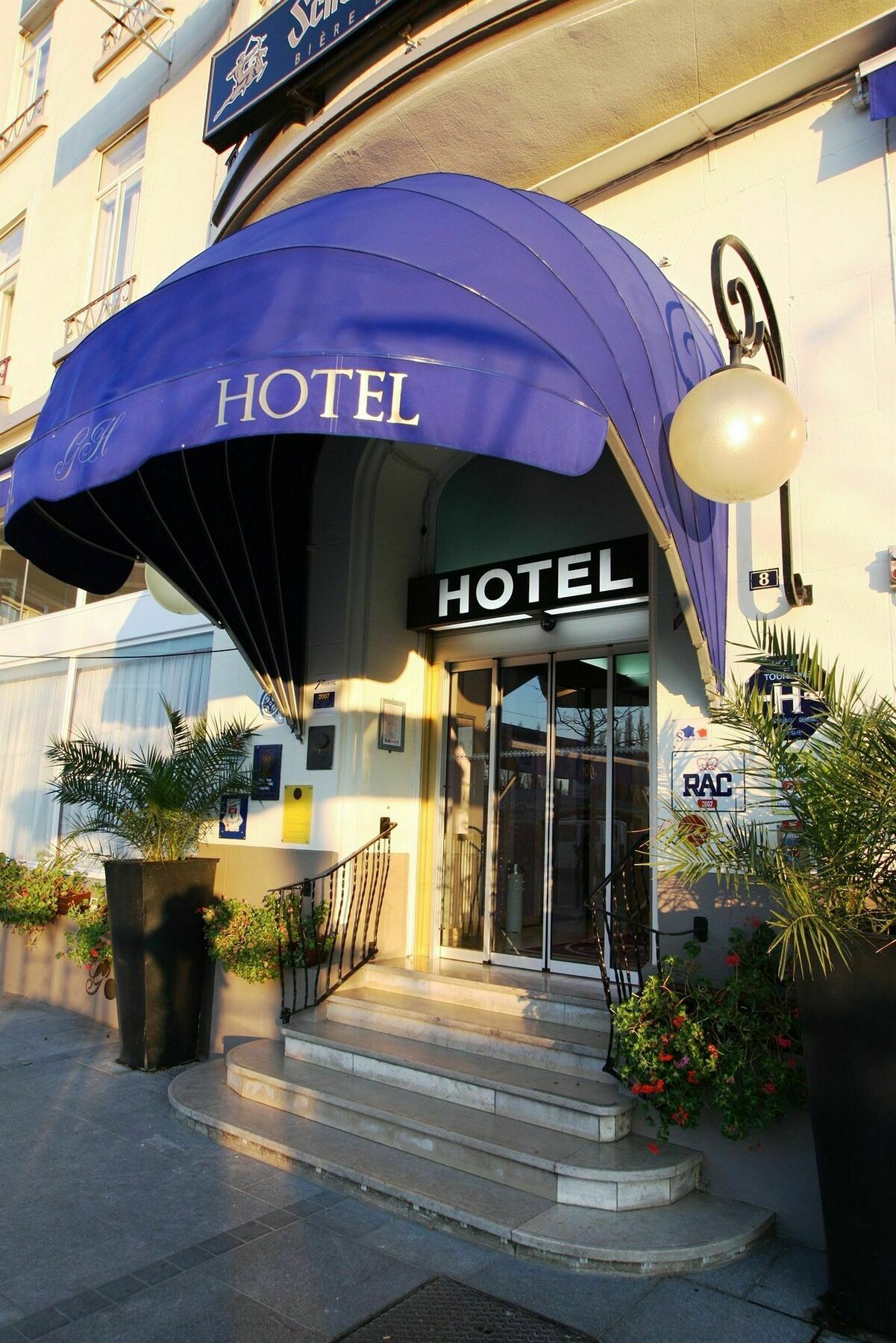 Le Grand Hotel Valenciennes Exterior photo