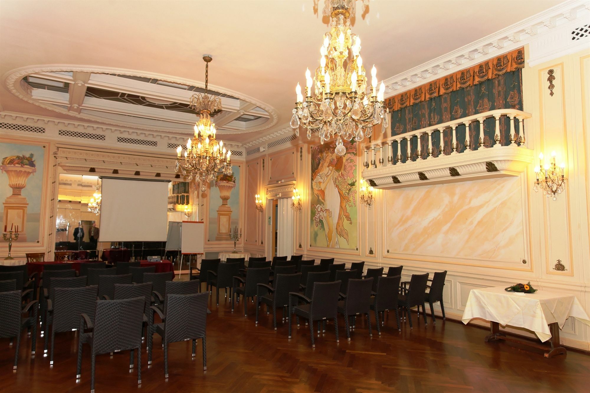 Le Grand Hotel Valenciennes Exterior photo